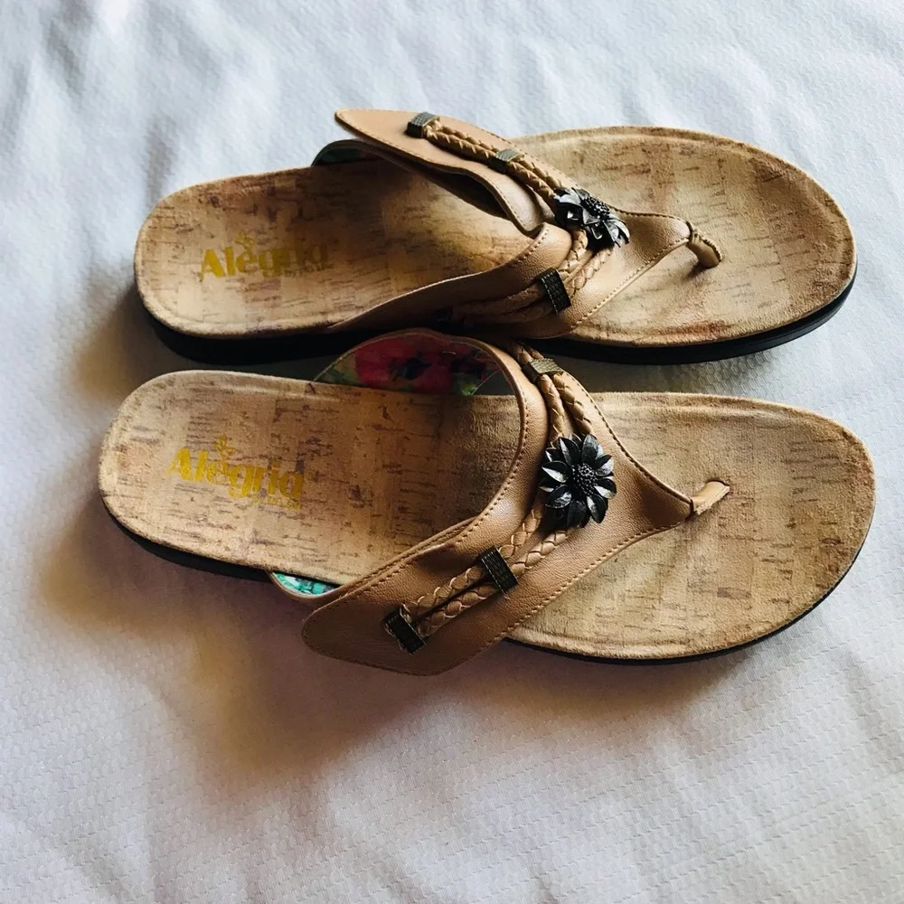 Alegria Women's Tan Sandals